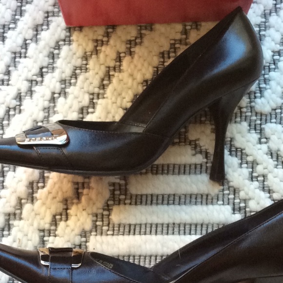 BCBG Shoes - Picture 4 of 6